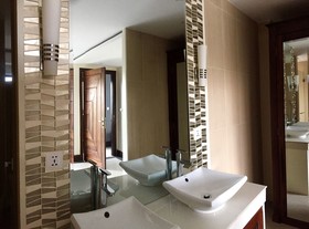 Hotel Five. S