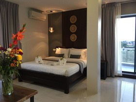 Hotel Five. S