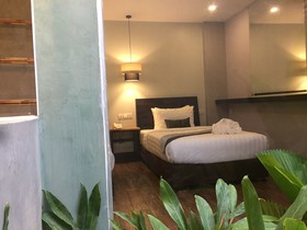 Hotel Five. S