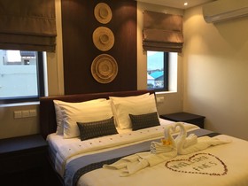 Hotel Five. S