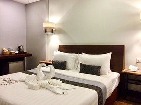Hotel Five. S