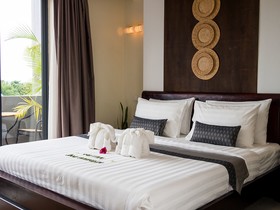 Hotel Five. S