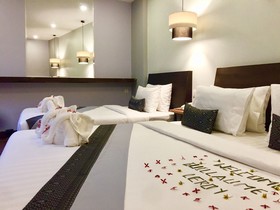 Hotel Five. S