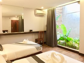 Hotel Five. S