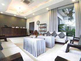Hotel Five. S