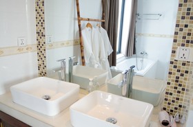 Hotel Five. S
