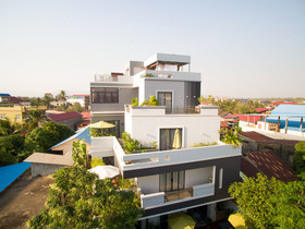 Hotel Five. S