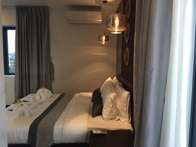 Hotel Five. S