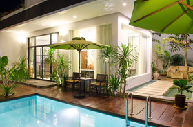 Hotel Five. S
