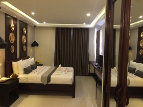 Hotel Five. S