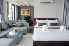 Hotel Five. S