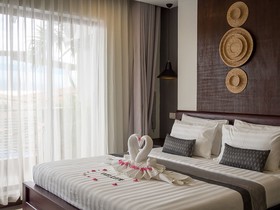 Hotel Five. S
