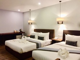 Hotel Five. S