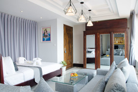 Hotel Five. S