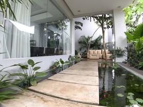 Hotel Five. S
