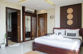Hotel Five. S