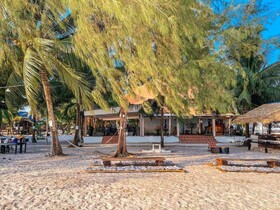 Mad Monkey Koh Rong Samloem