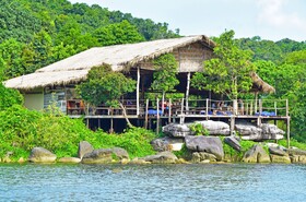 Mad Monkey Koh Rong Samloem