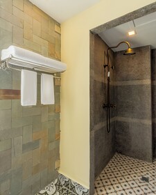 Arison Hotel