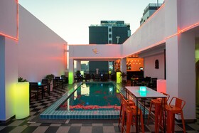 China Wind Holiday Hotel