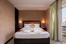 China Wind Holiday Hotel