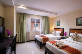 China Wind Holiday Hotel