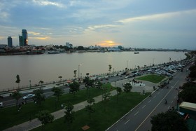 City Riverfront Hotel & Mart