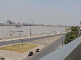 City Riverfront Hotel & Mart