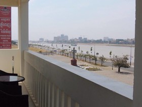 City Riverfront Hotel & Mart