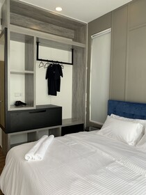 D Suites