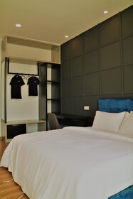 D Suites