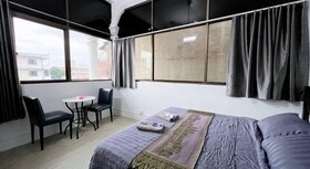 Eighty8 Backpackers Hostel