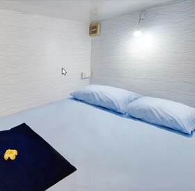 Eighty8 Backpackers Hostel