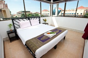 Eighty8 Backpackers Hostel