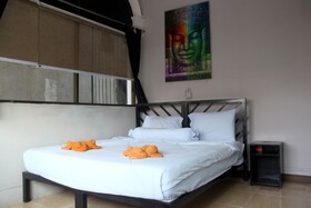 Eighty8 Backpackers Hostel