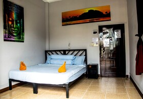 Eighty8 Backpackers Hostel