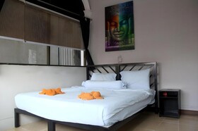 Eighty8 Backpackers Hostel