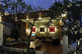 Frangipani Villa Fine Arts