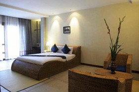 Frangipani Villa Fine Arts