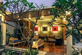 Frangipani Villa Fine Arts