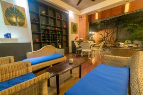 Frangipani Villa Fine Arts