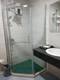 Golden Bay Hotel