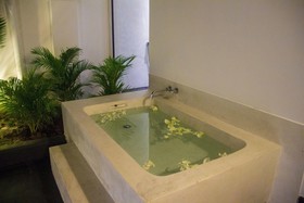 H Hotel Cambodia