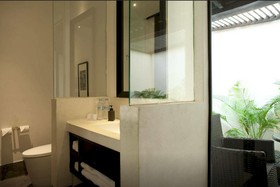 H Hotel Cambodia