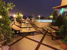 Queen Wood Hotel