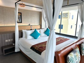 Royal Palace Suites Hotel by Caerus