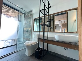 Royal Palace Suites Hotel by Caerus