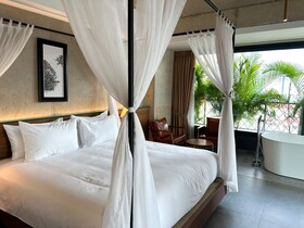 Royal Palace Suites Hotel by Caerus