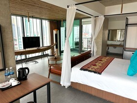 Royal Palace Suites Hotel by Caerus