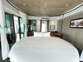 Royal Palace Suites Hotel by Caerus